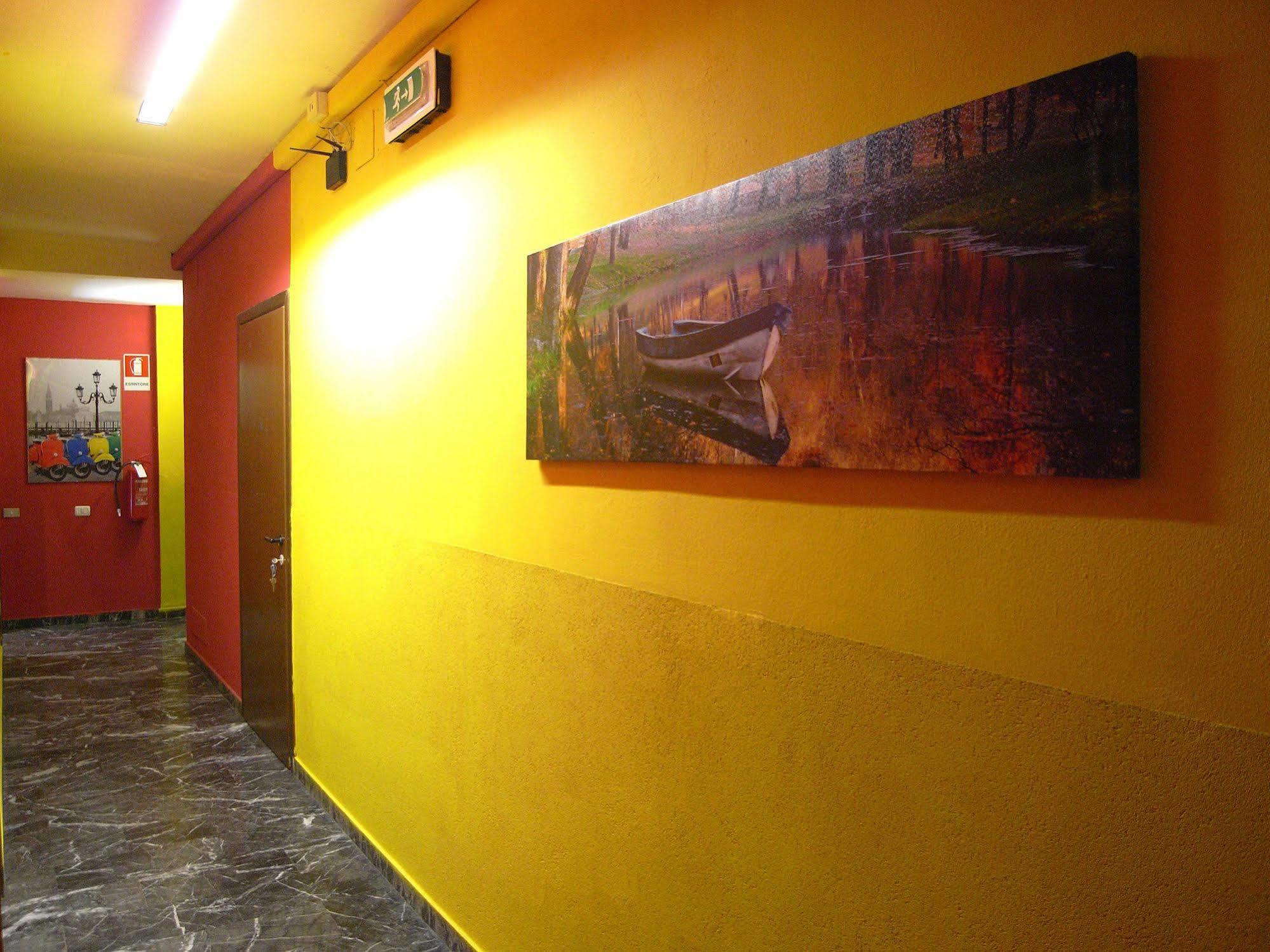 Hostel California Milan Luaran gambar